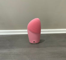 Load image into Gallery viewer, Facial Cleansing Brush
